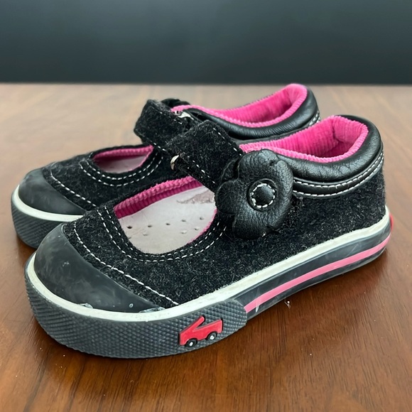 See Kai Run, Mary Jane, Velcro closure, flower detail, black/pink, 5 - Picture 2 of 8